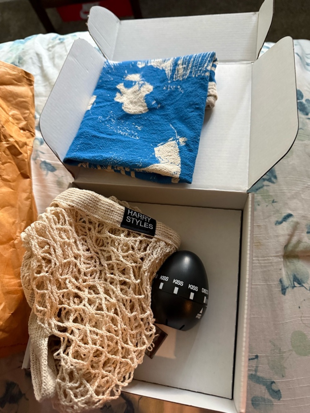 Harry styles pomodoro box set includes everything - Picture 4 of 5